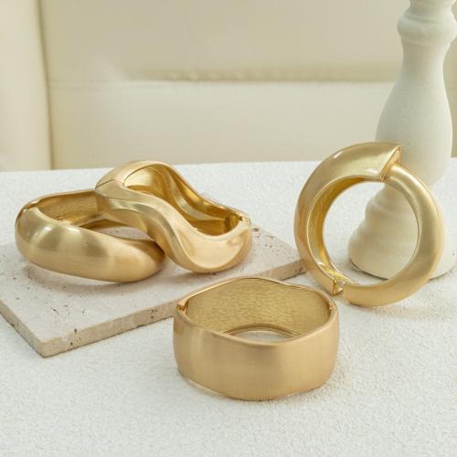 Zink Alloy Bangle Smycken, plated, olika stilar för val & för kvinna & matt, gyllene, Säljs av PC