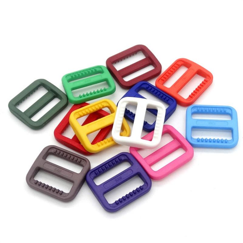 プラスチックバックル