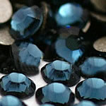 Kristall Cabochons, Dome, platt baksida & fasetterad, Montana, Grade A, 2.7-2.9mm, 10Grosses/Bag, 144PC/brutto, Säljs av Bag