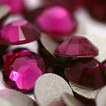 Kristall Cabochons, Dome, platt baksida & fasetterad, fuchsia, Grade A, 2.4-2.5mm, 10Grosses/Bag, 144PC/brutto, Säljs av Bag