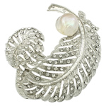 Strass Broche, Zoetwater Parel, met Zinc Alloy, Veer, platinum plated, met strass, 64x51x18mm, Verkocht door PC