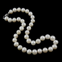 Přírodní Sladkovodní Pearl náhrdelník, mosaz foldover zavírací, Kolo, bílý, 11-12mm, Prodáno za 16.5 inch Strand