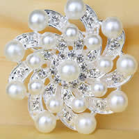 Plastic broche de pérolas, liga de zinco, with Plástico ABS, Flor, cromado de cor prateada, pérola de imitação & com strass, branco, níquel, chumbo e cádmio livre, 47x47mm, 10PCs/Lot, vendido por Lot