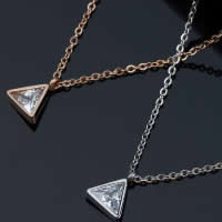 Collier d'acier titane, triangle, Placage, chaîne ovale & avec zircone cubique, plus de couleurs à choisir, 11mm, Vendu par Environ 18 pouce brin