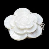 Shell Box Lås, Messing, med White Shell, Flower, platin farve forgyldt, 3-streng, nikkel, bly & cadmium fri, 48x48x14mm, Hole:Ca. 2mm, 10pc'er/Bag, Solgt af Bag