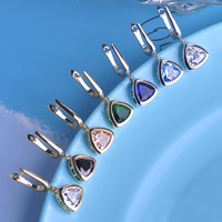 kubieke zirconia oorhangers, Zinc Alloy, met Cubic Zirconia, messing oorbel bericht, Driehoek, plated, hol, meer kleuren voor de keuze, nikkel, lood en cadmium vrij, 10x25mm, 5paren/Lot, Verkocht door Lot