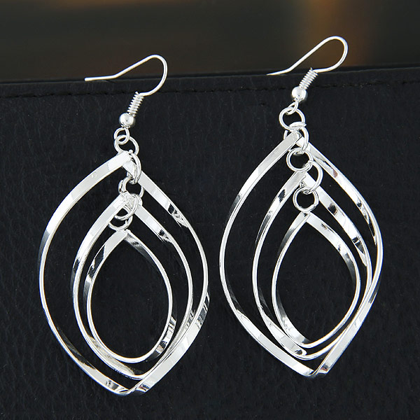 Sinc Alloy Buail Earring, Leaf, dath platanam plátáilte, luaidhe & caidmiam saor in aisce, 66x30mm, Díolta De réir Péire