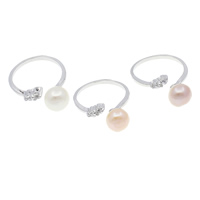 Freshwater Pearl fingerring, Messing, med perle, messing karabinlås, med 5.5cm extender kæde, Flad Rund, platin farve forgyldt, med cubic zirconia, blandede farver, nikkel, bly & cadmium fri, 8-9mm, 21x27x12mm, Størrelse:7.5, 36pc'er/Box, Solgt af Box