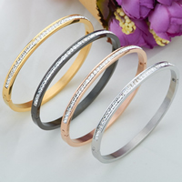 Titanium Staal Bangle, plated, met strass, meer kleuren voor de keuze, 4mm, Binnendiameter:Ca 63x56mm, Lengte Ca 7 inch, 3pC's/Lot, Verkocht door Lot