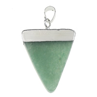 Pendentif aventurine, aventurine vert, avec laiton, triangle, Placage de couleur platine, naturel, protéger l'environnement, sans nickel, plomb et cadmium, 27x37x4mm, Trou:Environ 5x7mm, 10PC/sac, Vendu par sac