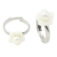 Sötvatten Pearl Finger Ring, Freshwater Pearl, med Sötvatten Shell & Mässing, mässing Foldover lås, Blomma, naturlig, justerbar, vit, 11x26x20mm, Storlek:6.5, Säljs av PC