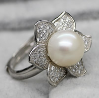 Freshwater Pearl Öppen finger ring, med Mässing, Blomma, silver pläterad, naturliga & justerbar & micro bana cubic zirconia, vit, 9-10mm, Storlek:7, Säljs av PC