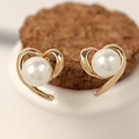 Pendientes de Perno de Aleación de Zinc, con Perlas de plástico ABS, acero inoxidable aguja de pendiente, Corazón, chapado en color dorado, libre de níquel, plomo & cadmio, 17x14mm, Vendido por Par