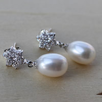 Pearl Fionnuisce Buail Earring, le Prás, Rís, dath airgid plated, nádúrtha & micrea réiteach zirconia ciúbach, bán, 9-10mm, Díolta De réir Péire