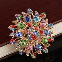 Broche de strass, alliage de zinc, fleur, Placage de couleur d'or, avec strass, protéger l'environnement, sans nickel, plomb et cadmium, 60x60mm, 3PC/lot, Vendu par lot