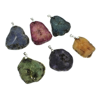 Pendants Grianchloch Nádúrtha, le iarann ​​bannaí, Nuggets, dath airgid plated, dathanna níos mó le haghaidh rogha, 30x42x9mm-45x50x11mm, Poll:Thart 5x6mm, 10ríomhairí pearsanta/Mála, Díolta De réir Mála