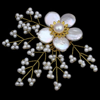 Freshwater Pearl Broche, Ferskvandsperle, med Ferskvandskulturperler kerneholdige Pearl & Messing, Flower, guldfarve belagt, naturlige, hvid, 9-10mm, 83x78x13mm, Solgt af PC