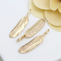 Mässing Smycken Hängen, Feather, 24K guldpläterad, nickel, bly och kadmium gratis, 8x40mm, Hål:Ca 5.5mm, 20PC/Lot, Säljs av Lot