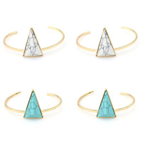 alliage de zinc bracelet manchette, avec turquoise synthétique, triangle, Placage de couleur d'or, plus de couleurs à choisir, sans plomb et cadmium, 31x20mm, Diamètre intérieur:Environ 60.5mm, Longueur Environ 7 pouce, 3PC/sac, Vendu par sac