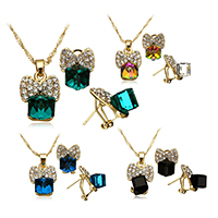 Parures de bijoux en cristal, boucle d'oreille & collier, laiton, avec cristal, avec 2.7lnch chaînes de rallonge, Noeud papillon, Placage de couleur d'or, Chaîne Singapour & facettes & avec strass, plus de couleurs à choisir, protéger l'environnement, sans nickel, plomb et cadmium, 14x20x10mm, 1.6mm, 14x18x23mm, Longueur Environ 16 pouce, 12fixésérie/lot, Vendu par lot