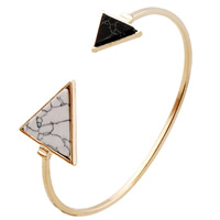 Zinc Alloy Cuff Bangle, med Resin, Triangle, guldfarve belagt, efterligning turkis, bly & cadmium fri, 60mm, Indvendig diameter:Ca. 60mm, Længde Ca. 7 inch, Solgt af PC