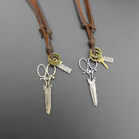 Collier Unisex, alliage de zinc, avec vachette cordon, ciseaux, Placage, unisexe & réglable & avec le motif de lettre, plus de couleurs à choisir, protéger l'environnement, sans nickel, plomb et cadmium, Vendu par 19.5-31.5 pouce brin