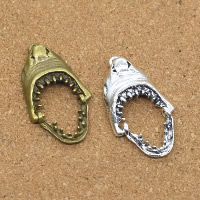 Pendentifs animaux en alliage de zinc, Requin, Placage, plus de couleurs à choisir, protéger l'environnement, sans nickel, plomb et cadmium, 17x30x5mm, Trou:Environ 1.5mm, 50PC/lot, Vendu par lot