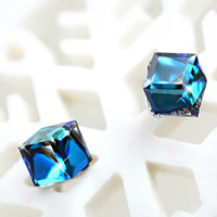 Zircon cubique ( CZ ) goujon boucle, alliage de zinc, avec zircon cubique, acier inoxydable puce boucle d'oreille, cube, Placage de couleur platine, facettes, sans plomb et cadmium, 4x4mm, Vendu par paire