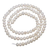 Brambor pěstované sladkovodní perle, Sladkovodní Pearl, přírodní, bílý, 4-5mm, Otvor:Cca 0.8mm, Prodáno za Cca 14.5 inch Strand