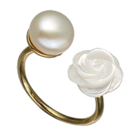 Sötvatten Pearl Finger Ring, Mässing, med White Shell & Freshwater Pearl, guldfärg pläterade, naturliga & för kvinna, nickel, bly och kadmium gratis, 10x20x25mm, Storlek:6.5, Säljs av PC