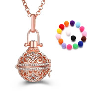 Bola boule pendentif, laiton, avec Éponge, Rond, Placage, Diffusion de l’huile essentielle & avec strass & creux, plus de couleurs à choisir, sans plomb et cadmium, 20mm-30mm, Trou:Environ 2-4mm, Vendu par PC