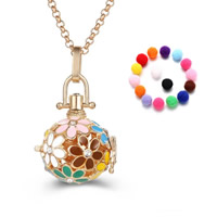 Bola boule pendentif, laiton, avec Éponge, Rond, Placage, Diffusion de l’huile essentielle & émail & avec strass & creux, plus de couleurs à choisir, sans plomb et cadmium, 20mm-30mm, Trou:Environ 2-4mm, Vendu par PC