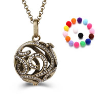 Bola boule pendentif, laiton, avec Éponge, Rond, Placage, Diffusion de l’huile essentielle & avec strass & creux, plus de couleurs à choisir, sans plomb et cadmium, 20mm-30mm, Trou:Environ 2-4mm, Vendu par PC