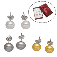 Sladkovodní Pearl náušnice, Mosaz, s papírová krabice & Sladkovodní Pearl, platinové barvy á, smíšené barvy, nikl, olovo a kadmium zdarma, 8-9mm, 3páry/Box, Prodáno By Box