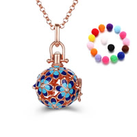 Bola boule pendentif, laiton, avec Éponge, Rond, Placage, Diffusion de l’huile essentielle & émail & avec strass & creux, plus de couleurs à choisir, sans plomb et cadmium, 20-30mm, Trou:Environ 2-4mm, Vendu par PC