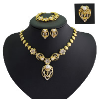 Set gioielli in lega di zinco, anello dito & Bracciale & orecchino & Collana, lega in zinco, with resina perla, with 1.9lnch extender chain, placcato color oro, per la donna & con strass, 55mm, 17x24mm, 67x18mm, Misura:8, Lunghezza Appross. 17.7 pollice, Appross. 7 pollice, Venduto da set