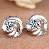 sárgaréz díszgomb Fülbevaló, Virág, ezüst színű bevonattal, cirkónia, nikkel, ólom és kadmium mentes, 8x8mm, Által értékesített pár