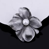 Plastic Pearl Brooch Zinc Alloy with ABS Plastic Pearl Flower antique silver color plated for woman lead & cadmium free Sold By PC