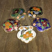 Colgantes de Cloisonné, chapado en oro de 24 K, más colores para la opción, 30x28mm, agujero:aproximado 1mm, 10PCs/Bolsa, Vendido por Bolsa