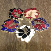 Pendenti perline in cloisonne, Fiore, 24k oro placcato, nessuno, 33x28mm, Foro:Appross. 1mm, 10PC/borsa, Venduto da borsa