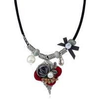 Collier de déclaration de mode, alliage de zinc, avec Plastique ABS perle & tissu & cristal, avec 5cm chaînes de rallonge, fleur, Plaqué de couleur d'argent, pour femme, sans plomb et cadmium, 100x100mm, Vendu par Environ 17.5 pouce brin