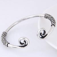 Cink Alloy Pljuska Bangle, starinski srebrne boje pozlaćen, za žene, dovesti i kadmija besplatno, 67x56mm, Unutarnji promjer:Približno 67mm, Dužina Približno 8 inčni, Prodano By PC