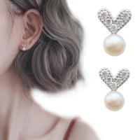 Messing oorbelknoppen, met Plastic Pearl, Hart, geplatineerd, voor vrouw & met strass, 6mm, 11x7mm, Verkocht door pair