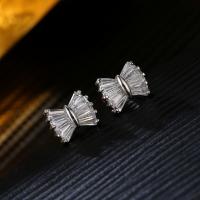 laiton boucle clip, Noeud papillon, Plaqué de platine, pour femme & avec zircone cubique, protéger l'environnement, sans nickel, plomb et cadmium, 13x10mm, Vendu par paire