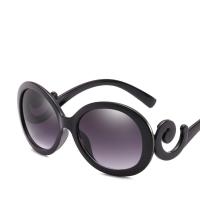 Fashion Sunglasses Resin with PC plastic lens anti ultraviolet & for woman Sold By PC