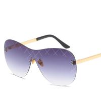 Gafas de sol de moda
, aleación de zinc, con Lente de plástico PC, chapado en color dorado, contra la radiación ultravioleta & para mujer, más colores para la opción, libre de plomo & cadmio, 146x56x146mm, Vendido por UD