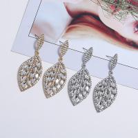 Sinc Alloy Buail Earring, le Gloine, déanta as cruach dhosmálta iar earring, Leaf, dath an óir antique plátáilte, do bhean & le rhinestone, dathanna níos mó le haghaidh rogha, luaidhe & caidmiam saor in aisce, 25x70mm, Díolta De réir Péire