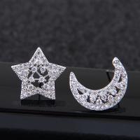 laiton Boucles d’oreilles asymétriques stud, Lune et Etoile, Plaqué de platine, pavé de micro zircon & pour femme, protéger l'environnement, sans nickel, plomb et cadmium, 14x11mm, Vendu par paire