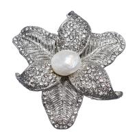 Zoetwater Parel Broche, met Zinc Alloy, Bloem, platinum plated, voor vrouw & met strass, wit, 59x59x18mm, Verkocht door PC