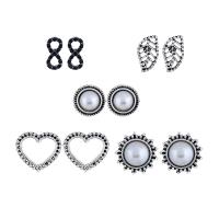 alliage de zinc Stud Set, avec perle de plastique, Plaqué de couleur d'argent, pour femme & avec strass, protéger l'environnement, sans nickel, plomb et cadmium, 10x3mm, 6x12mm, 9x9mm, 13x13mm, 12x15mm, 5pairescouple/lot, Vendu par lot